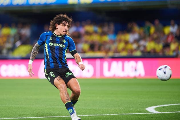 Hector Bellerin of Real Betis during the LaLiga EA Sports match between Villarreal CF and Real Betis Balompie at Estadio de la Cerámica on September 14, 2026, in Villarreal, Spain
