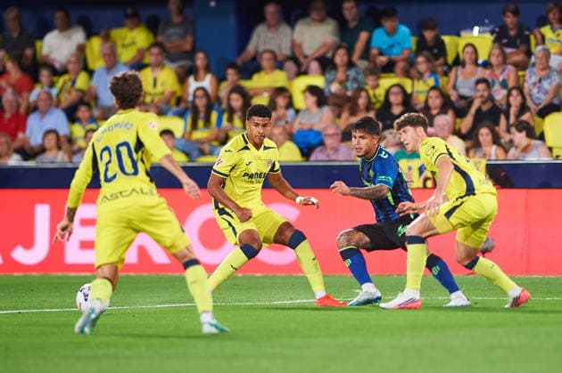 Cucho Hernandez of Real Betis and Santiago Mourino of Villarreal CF during the LaLiga EA Sports match between Villarreal CF and Real Betis Balompie at Estadio de la Cerámica on September 14, 2026, in Villarreal, Spain