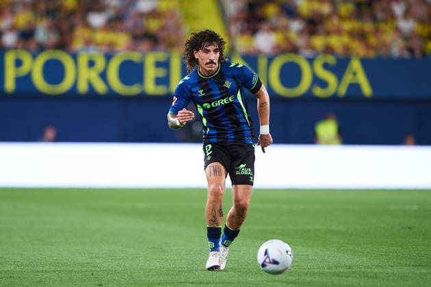 Hector Bellerin of Real Betis during the LaLiga EA Sports match between Villarreal CF and Real Betis Balompie at Estadio de la Cerámica on September 14, 2026, in Villarreal, Spain