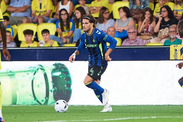 Ez Abde of Real Betis during the LaLiga EA Sports match between Villarreal CF and Real Betis Balompie at Estadio de la Cerámica on September 14, 2026, in Villarreal, Spain