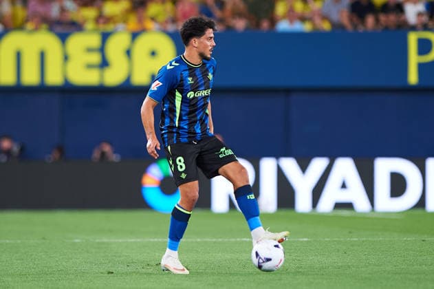 Pablo Fornals of Real Betis during the LaLiga EA Sports match between Villarreal CF and Real Betis Balompie at Estadio de la Cerámica on September 14, 2026, in Villarreal, Spain