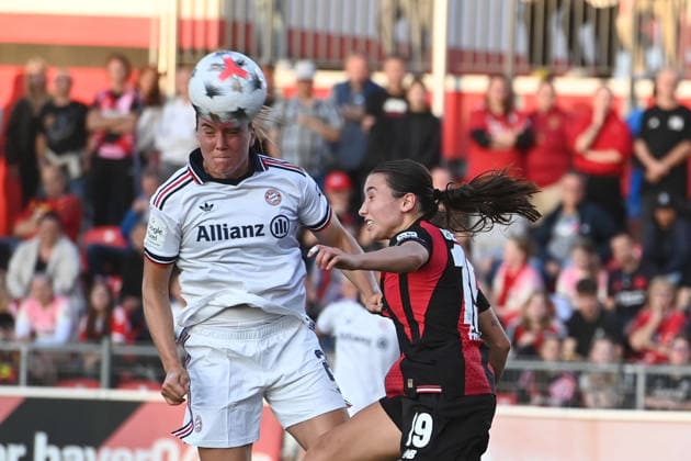 Vanessa GILLES M scores the 1-1 goal with a header—header, aerial duel—against Loreen BENDER LEV Bayer 04 Leverkusen vs. FC Bayern Munich 2-3 Soccer Google Pixel Women s Bundesliga 2026-2027 season, Matchday 4, on September 14, 2026, at the Ulrich Habeland Stadium in Leverkusen, Â