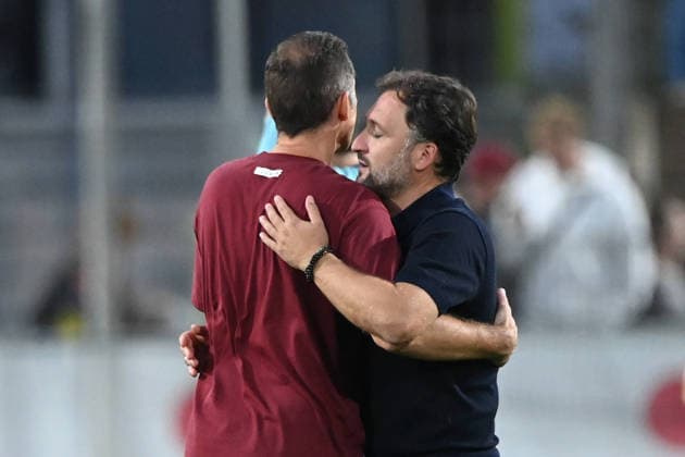 Coach Roberto PAETZOLD Pätzold, LEV, and Coach Jose BARCALA M share a friendly hug after the game, Bayer 04 Leverkusen vs. FC Bayern Munich 2–3, Soccer, Google Pixel, Women’s Bundesliga, 2026–2027 season, Matchday 4, on September 14, 2026, at the Ulrich Habeland Stadium in Leverkusen, Â