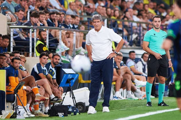 Real Betis head coach Manuel Pellegrini during the LaLiga EA Sports match between Villarreal CF and Real Betis Balompie at Estadio de la Cerámica on September 14, 2026, in Villarreal, Spain