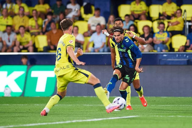 Ez Abde of Real Betis during the LaLiga EA Sports match between Villarreal CF and Real Betis Balompie at Estadio de la Cerámica on September 14, 2026, in Villarreal, Spain