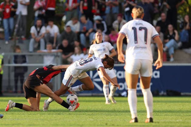 Loreen Bender of Bayer 04 Leverkusen and Momoko Tanikawa of FC Bayern Munich battle for the ball during the Women s Bundesliga match between Bayer 04 Leverkusen and FC Bayern Munich at Ulrich Haberland Stadium on September 14, 2026, in Leverkusen, Germany. Photo by Oliver Kaelke, DeFodi Images. Loreen Bender of Bayer 04 Leverkusen and Momoko Tanikawa of FC Bayern Munich battle for the ball during the Bundesliga match between Bayer 04 Leverkusen and FC Bayern Munich at Ulrich Haberland Stadium on September 14, 2026 in Leverkusen, Germany. Photo by Oliver Kaelke, DeFodi Images. DFB and DFL regulations prohibit any use of photographs as image sequences and or quasi-video. Photo by Oliver Kaelke, DeFodi Images.