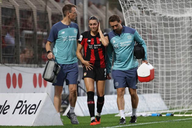 Selina Ostermeier of Bayer 04 Leverkusen, injured, gesturing during the Women s Bundesliga match between Bayer 04 Leverkusen and FC Bayern Munich, Ulrich Haberland Stadium on September 14, 2026, in Leverkusen, Germany. Photo by Oliver Kaelke, DeFodi Images. Selina Ostermeier of Bayer 04 Leverkusen is injured and gesturing during the Bundesliga match between Bayer 04 Leverkusen and FC Bayern Munich at Ulrich Haberland Stadium on September 14, 2026 in Leverkusen, Germany. Photo by Oliver Kaelke, DeFodi Images. DFB and DFL regulations prohibit any use of photographs as image sequences and or quasi-video. Photo by Oliver Kaelke, DeFodi Images.
