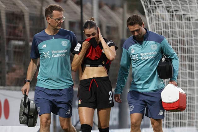 Selina Ostermeier of Bayer 04 Leverkusen, injured, gesturing during the Women s Bundesliga match between Bayer 04 Leverkusen and FC Bayern Munich, Ulrich Haberland Stadium on September 14, 2026, in Leverkusen, Germany. Photo by Oliver Kaelke, DeFodi Images. Selina Ostermeier of Bayer 04 Leverkusen is injured and gesturing during the Bundesliga match between Bayer 04 Leverkusen and FC Bayern Munich at Ulrich Haberland Stadium on September 14, 2026 in Leverkusen, Germany. Photo by Oliver Kaelke, DeFodi Images. DFB and DFL regulations prohibit any use of photographs as image sequences and or quasi-video. Photo by Oliver Kaelke, DeFodi Images.