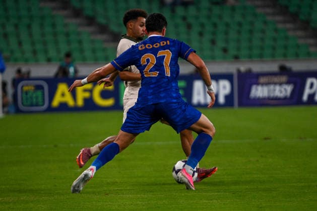 AFC Champions League - Esteghlal v Al Sadd BASRA, IRAQ - SEPTEMBER 14: Hossein Goudarzi (27) of Iran s Esteghlal FC vies for the ball against an opponent during the AFC Champions League Elite match between Esteghlal FC and Qatar s Al Sadd SC at the Basra Sports Complex in Basra, Iraq, on September 14, 2026. Haidar Mohammed Ali Anadolu Basra Iraq. Editorial use only. Please get in touch for any other usage.  Copyright: x2026xAnadoluxHaidarxMohammedxAlix