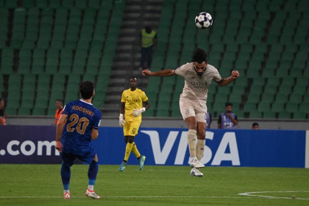 AFC Champions League - Esteghlal v Al Sadd BASRA, IRAQ - SEPTEMBER 14: Alireza Koushki (20) of Iran s Esteghlal FC vies for the ball against an opponent during the AFC Champions League Elite match between Esteghlal FC and Qatar s Al Sadd SC at the Basra Sports Complex in Basra, Iraq, on September 14, 2026. Haidar Mohammed Ali Anadolu Basra Iraq. Editorial use only. Please get in touch for any other usage.  Copyright: x2026xAnadoluxHaidarxMohammedxAlix