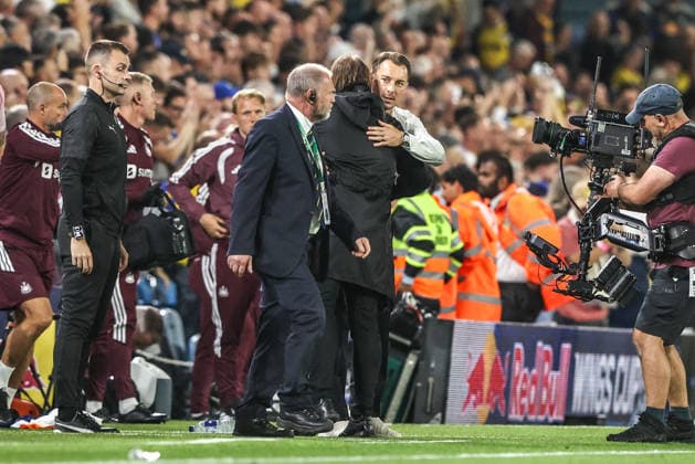 Premier League Leeds United v Newcastle Untied Daniel Farke manager of Leeds United embraces Matthias Jaissle manager of Newcastle United after the game during the Premier League match Leeds United vs Newcastle Untied at Elland Road, Leeds, United Kingdom on 14 September 2026 (Photo by Alfie Cosgrove News Images) Leeds Elland Road West Yorkshire United Kingdom Copyright: xAlfiexCosgrove NewsxImagesx