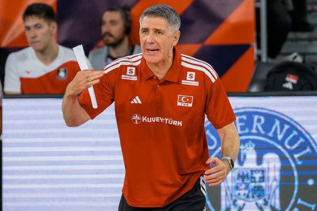Turkiye v Romania - CEV EuroVolley 2026 Men CLUJ-NAPOCA, ROMANIA - SEPTEMBER 14: Slobodan Kovac head coach of Turkiye follows the CEV 2026 European Men s Volleyball Championship Group D match between Turkiye and Romania at BT Arena in Cluj-Napoca, Romania, on September 14, 2026. Stringer Anadolu Cluj-Napoca Romania. Editorial use only. Please get in touch for any other usage.  Copyright: x2026xAnadoluxStringerx