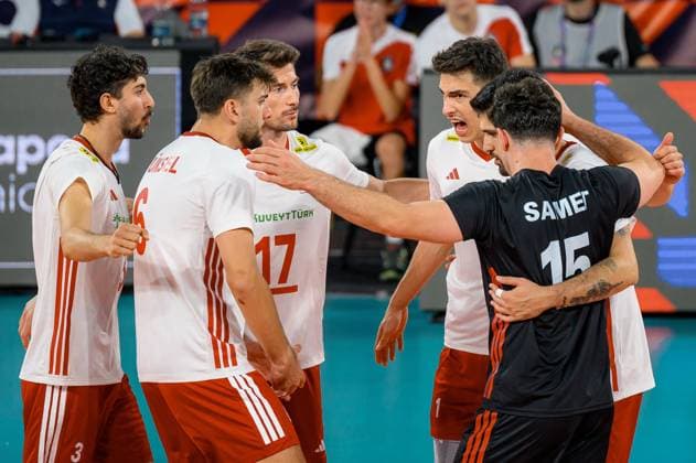 Turkiye v Romania - CEV EuroVolley 2026 Men CLUJ-NAPOCA, ROMANIA - SEPTEMBER 14: Players of Turkiye celebrate a point during the CEV 2026 European Men s Volleyball Championship Group D match between Turkiye and Romania at BT Arena in Cluj-Napoca, Romania, on September 14, 2026. Stringer Anadolu Cluj-Napoca Romania. Editorial use only. Please get in touch for any other usage.  Copyright: x2026xAnadoluxStringerx