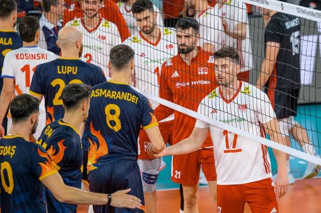Turkiye v Romania - CEV EuroVolley 2026 Men CLUJ-NAPOCA, ROMANIA - SEPTEMBER 14: Players shake hands before the CEV 2026 European Men s Volleyball Championship Group D match between Turkiye and Romania at BT Arena in Cluj-Napoca, Romania, on September 14, 2026. Stringer Anadolu Cluj-Napoca Romania. Editorial use only. Please get in touch for any other usage.  Copyright: x2026xAnadoluxStringerx