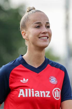September 14, 2026, xgrfx, Soccer Google Pixel Women s Bundesliga, Bayer Leverkusen vs. FC Bayern Munich, Giulia Gwinn (FC Bayern Munich) vs. Leverkusen