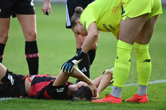 Selina OSTERMEIER LEV Injury, injured, pain, with goalkeeper Rafaela BORGGRAEFE Borggräfe, LEV Bayer 04 Leverkusen vs. FC Bayern Munich 2–3 Soccer Google Pixel Women’s Bundesliga 2026–2027 season, Matchday 4, on September 14, 2026, at Ulrich Habeland Stadium, Leverkusen, Â