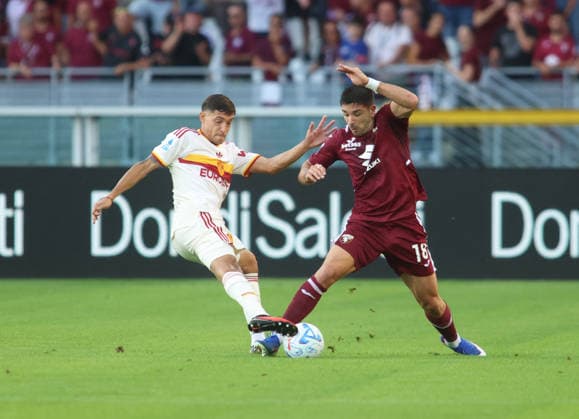 SOCCER - Serie A - Torino FC vs. AS Roma Photo by IPA ABACAPRESS.COM88538722 - Giovanni Simeone of Torino FC and Nahuel Molina of AS Roma during the Italian Serie A 2026–27 season, in a soccer match between Torino FC and AS Roma on September 14, 2026, at the Stadio Olimpico Grande Torino in Turin, Italy. Photo by Nderim KACELI Turin Italy  Copyright: xIPAxSport ABACAx