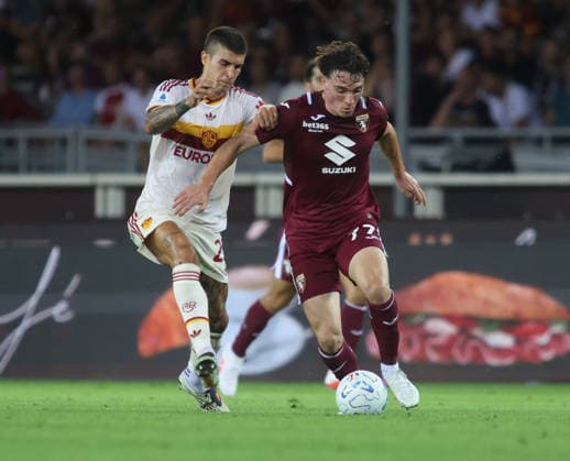 IPA88539590 - Alessio Cacciamani of Torino FC and Gianluca Mancini of AS Roma during the 20026 27 Italian Serie A soccer match between Torino FC and AS Roma on September 14, 2026, at the Stadio Olimpico Grande Torino in Turin, Italy. Photo by Nderim KACELI  Copyright: xNderimxKaceli IPAxSportx xx IPA88539590