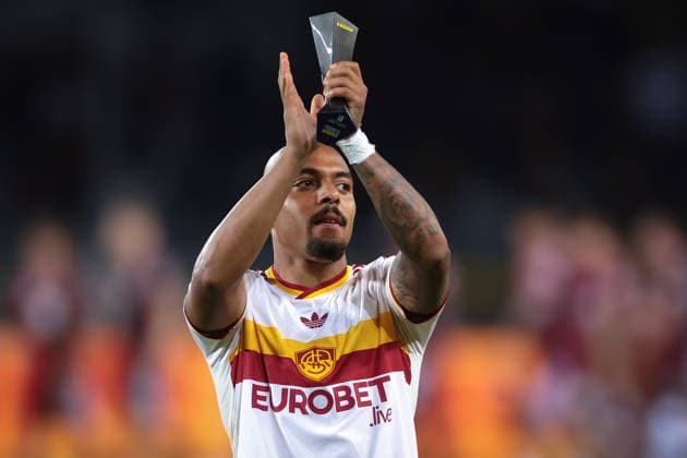 Torino FC v AS Roma - Serie A - Season 2026-2027 Turin, Italy, 14th September 2026. Players of the match Donyell Malen of AS Roma applauds the fans as he holds his award following the final whistle of the Torino FC vs AS Roma Serie A match at Stadio Grande Torino, Turin. Picture credit should read: Jonathan Moscrop Turin Stadio Olimpico Grande Torino Italy