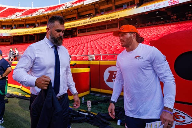 KANSAS CITY, MO - SEPTEMBER 14: Jason Kelce visits on the sidelines prior to the game between the Kansas City Chiefs and the Denver Broncos on September 14th, 2026 at Arrowhead Stadium in Kansas City, Missouri. (Photo by William Purnell Icon Sportswire) NFL, American Football Herren, USA SEP 14 Broncos at Chiefs EDITORIAL USE ONLY Icon2026091400001