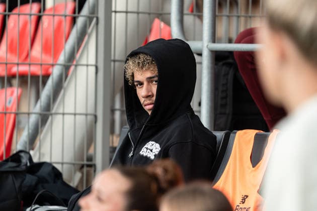 Germany Google Pixel Women s Bundesliga 2026, Matchday 27, Match 4: Bayer 04 Leverkusen vs. FC Bayern Munich, January 14, 2026, Ulrich Haberland Stadium; Montrell Cullbreath, a player for Bayer Leverkusen, watches the game Copyright: xCelinaxLeiersx