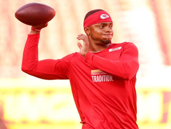 Sep 14, 2026: Kansas City Chiefs quarterback Justin Fields warms up before the game against the Denver Broncos Kansas City, MO, USA; at Arrowhead Stadium. Mandatory Credit: -Cal Media Kansas City USA - ZUMAc04_ 20260914_zma_c04_044 Copyright: xRomanxPunox