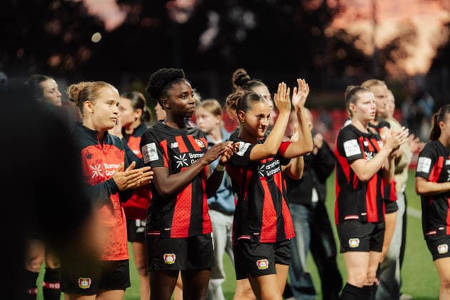 14.09.26, Women, Football, Google Pixel Frauen Bundesliga, Season 2026 2027, Bayer 04 Leverkusen - FC Bayern München, Matchday 4 Team of Bayer 04 Leverkusen saying thank you to the fans after the match Leverkusen Ulrich-Haberland-Stadion NRW Deutschland