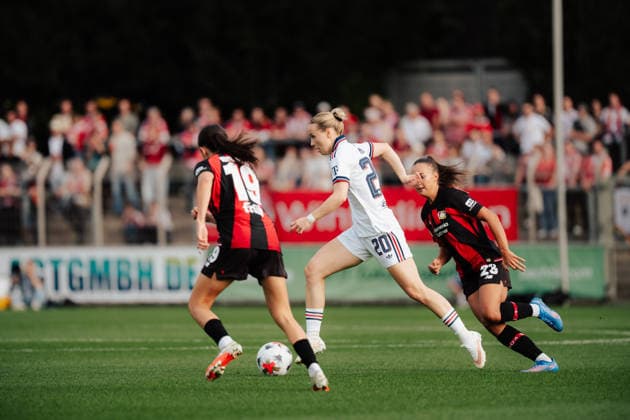 14.09.26, Women, Football, Google Pixel Frauen Bundesliga, Season 2026 2027, Bayer 04 Leverkusen - FC Bayern München, Matchday 4 Franziska Kett ( 20 - FC Bayern München) dribbling Leverkusen Ulrich-Haberland-Stadion NRW Deutschland