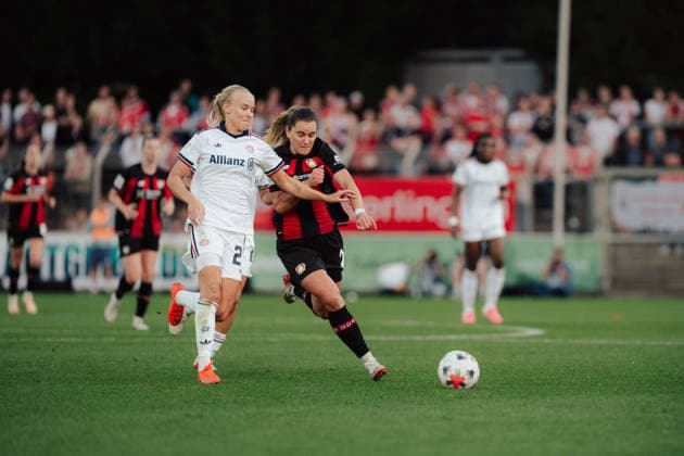 14.09.26, Women, Football, Google Pixel Frauen Bundesliga, Season 2026 2027, Bayer 04 Leverkusen - FC Bayern München, Matchday 4 Pernille Harder ( 21 - FC Bayern München) in a duel with Paulina Tomasiak ( 28 - Bayer 04 Leverkusen) Leverkusen Ulrich-Haberland-Stadion NRW Deutschland