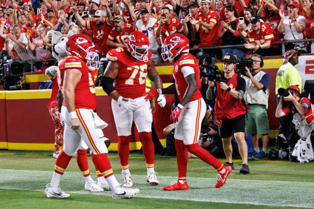 KANSAS CITY, MO - SEPTEMBER 14: Kansas City Chiefs wide receiver Rashee Rice (4) celebrates after scoring a touchdown during the first half against the Denver Broncos on September 14th, 2026 at Arrowhead Stadium in Kansas City, Missouri. (Photo by William Purnell Icon Sportswire) NFL, American Football Herren, USA SEP 14 Broncos at Chiefs EDITORIAL USE ONLY Icon2026091400934