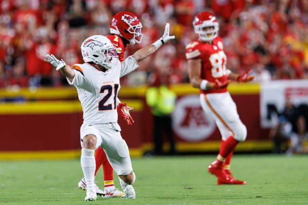 KANSAS CITY, MO - SEPTEMBER 14: Denver Broncos cornerback Riley Moss (21) reacts after a play during the first half against the Kansas City Chiefs on September 14th, 2026 at Arrowhead Stadium in Kansas City, Missouri. (Photo by William Purnell Icon Sportswire) NFL, American Football Herren, USA SEP 14 Broncos at Chiefs EDITORIAL USE ONLY Icon2026091401997