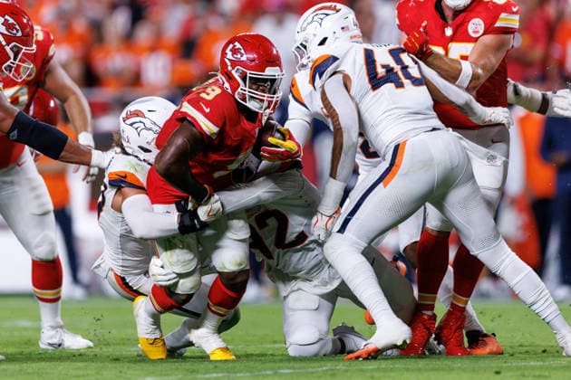 KANSAS CITY, MO - SEPTEMBER 14: Kansas City Chiefs running back Kenneth Walker III (9) runs the ball during the first half against the Denver Broncos on September 14th, 2026 at Arrowhead Stadium in Kansas City, Missouri. (Photo by William Purnell Icon Sportswire) NFL, American Football Herren, USA SEP 14 Broncos at Chiefs EDITORIAL USE ONLY Icon2026091402165