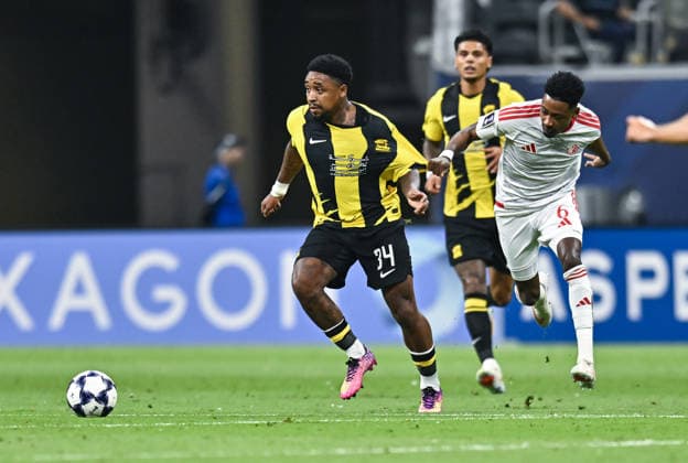 September 14, 2026, Al Khor, Qatar: Musaab Khidir Mohamed (R) of Al Shamal SC and Steven Bergwijn (L) of Al Ittihad Club seen in action during the AFC Champions League elite west football match between Qatar s Al Shamal SC and Saudi Arabia s Al Ittihad Club at Al Bayt Stadium. Final score; Al Shamal SC 1 : 1 Al Ittihad Club. Al Khor Qatar - ZUMAs197 20260914_aaa_s197_243 Copyright: xNoushadxVariyattiyakkalx