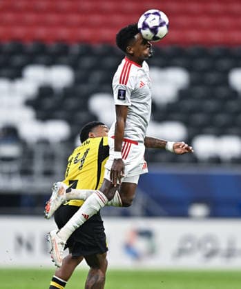 September 14, 2026, Al Khor, Qatar: Musaab Khidir Mohamed (R) of Al Shamal SC and Steven Bergwijn (L) of Al Ittihad Club seen in action during the AFC Champions League elite west football match between Qatar s Al Shamal SC and Saudi Arabia s Al Ittihad Club at Al Bayt Stadium. Final score; Al Shamal SC 1 : 1 Al Ittihad Club. Al Khor Qatar - ZUMAs197 20260914_aaa_s197_255 Copyright: xNoushadxVariyattiyakkalx