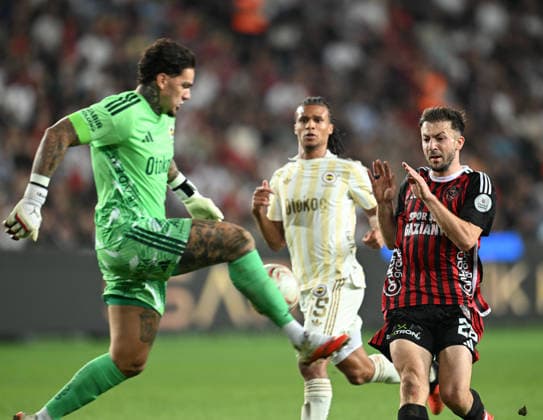 Gaziantep FK v Fenerbahce - Turkish Super Lig GAZIANTEP, TURKIYE - SEPTEMBER 14: Halil Ibrahim Dervisoglu of Gaziantep FK competes during the Turkish Super Lig Week 5 match between Gaziantep FK and Fenerbahce at Gaziantep Buyuksehir Stadium in Gaziantep, Turkiye, on September 14, 2026. Adsiz Gunebakan Anadolu Gaziantep Turkey. Editorial use only. Please get in touch for any other usage.  Copyright: x2026xAnadoluxAdsizxGunebakanx