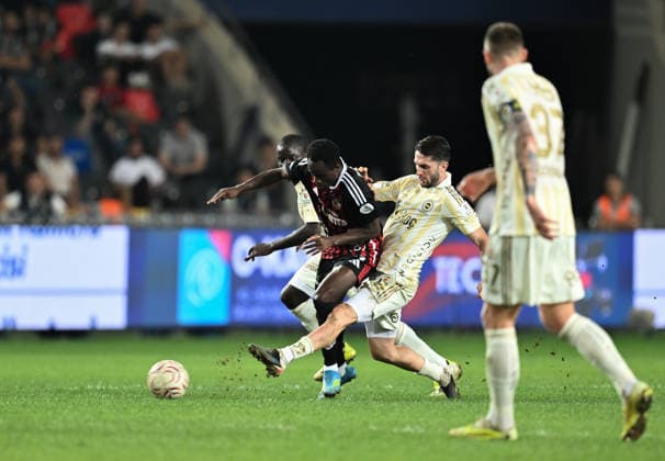 Gaziantep FK v Fenerbahce - Turkish Super Lig GAZIANTEP, TURKIYE - SEPTEMBER 14: Camara (L) of Gaziantep FK competes during the Turkish Super Lig Week 5 match between Gaziantep FK and Fenerbahce at Gaziantep Buyuksehir Stadium in Gaziantep, Turkiye, on September 14, 2026. Adsiz Gunebakan Anadolu Gaziantep Turkey. Editorial use only. Please get in touch for any other usage.  Copyright: x2026xAnadoluxAdsizxGunebakanx