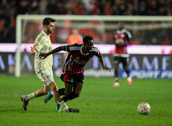 Gaziantep FK v Fenerbahce - Turkish Super Lig GAZIANTEP, TURKIYE - SEPTEMBER 14: Camara of Gaziantep FK competes with Ismail Yuksek during the Turkish Super Lig Week 5 match between Gaziantep FK and Fenerbahce at Gaziantep Buyuksehir Stadium in Gaziantep, Turkiye, on September 14, 2026. Adsiz Gunebakan Anadolu Gaziantep Turkey. Editorial use only. Please get in touch for any other usage.  Copyright: x2026xAnadoluxAdsizxGunebakanx
