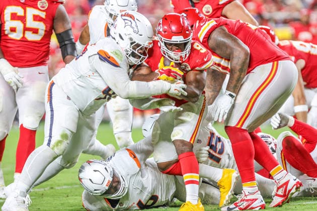 Sep 14, 2026: Kansas City Chiefs running back Kenneth Walker (9) gets tackled during a run play against the Denver Broncos in Kansas City, MO, USA; at Arrowhead Stadium. Mandatory Credit: -Cal Media Kansas City USA - ZUMAc04_ 20260914_zma_c04_062 Copyright: xRomanxPunox