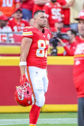 Sep 14, 2026: Kansas City Chiefs tight end Travis Kelce (87)warms up before the game against the Denver Broncos in Kansas City, MO, USA; at Arrowhead Stadium. Mandatory Credit: -Cal Media Kansas City USA - ZUMAc04_ 20260914_zma_c04_070 Copyright: xRomanxPunox