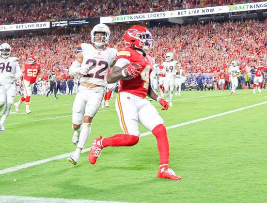 Sep 14, 2026: Kansas City Chiefs wide receiver Rashee Rice (4) scores a touchdown against the Denver Broncos in Kansas City, MO, USA; at Arrowhead Stadium. Mandatory Credit: -Cal Media Kansas City USA - ZUMAc04_ 20260914_zma_c04_088 Copyright: xRomanxPunox
