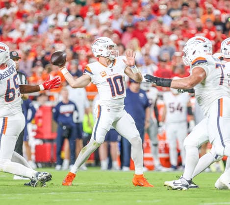 Sep 14, 2026: Denver Broncos quarterback Bo Nix (10) throws a touchdown pass to Denver Broncos tight end Evan Engram (1) against the Kansas City Chiefs Kansas City, MO, USA; at Arrowhead Stadium. Mandatory Credit: -Cal Media Kansas City USA - ZUMAc04_ 20260914_zma_c04_091 Copyright: xRomanxPunox