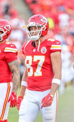 Sep 14, 2026: Kansas City Chiefs tight end Travis Kelce (87)warms up before the game against the Denver Broncos in Kansas City, MO, USA; at Arrowhead Stadium. Mandatory Credit: -Cal Media Kansas City USA - ZUMAc04_ 20260914_zma_c04_092 Copyright: xRomanxPunox
