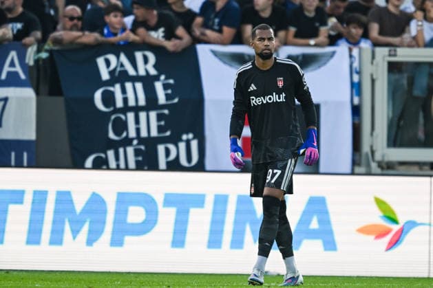 Como™s Robert Sanchez look on during the Serie A soccer match between Como Calcio and Parma Calcio 1913 at the Giuseppe Sinigaglia stadium in Como, north Italy - September 14, 2026 - Soccer.  Copyright: xTizianoxBallabio LaPressex