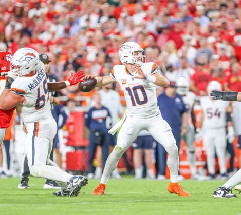 Sep 14, 2026: Denver Broncos quarterback Bo Nix (10) throws a touchdown pass to Denver Broncos tight end Evan Engram (1) against the Kansas City Chiefs Kansas City, MO, USA; at Arrowhead Stadium. Mandatory Credit: -Cal Media Kansas City USA - ZUMAc04_ 20260914_zma_c04_099 Copyright: xRomanxPunox