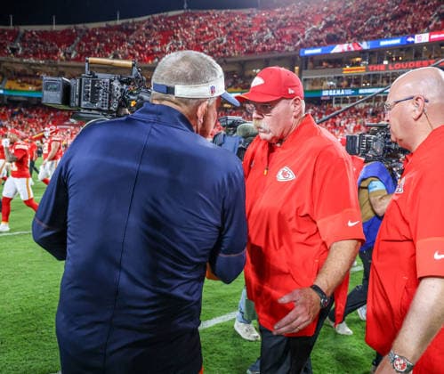 Sep 14, 2026: Kansas City head coach Andy Reid shakes hands with Denver Broncos head coach Sean Payton after the game in Kansas City, MO, USA; at Arrowhead Stadium. Mandatory Credit: -Cal Media Kansas City USA - ZUMAc04_ 20260914_zma_c04_102 Copyright: xRomanxPunox