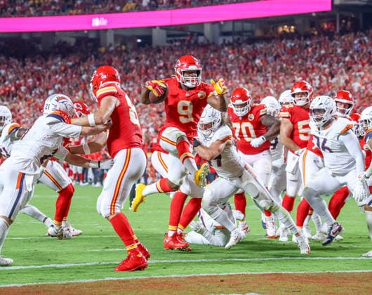 Sep 14, 2026: Kansas City Chiefs running back Kenneth Walker (9) scores a touchdown in the 4th quarter against the Denver Broncos in Kansas City, MO, USA; at Arrowhead Stadium. Mandatory Credit: -Cal Media Kansas City USA - ZUMAc04_ 20260914_zma_c04_107 Copyright: xRomanxPunox