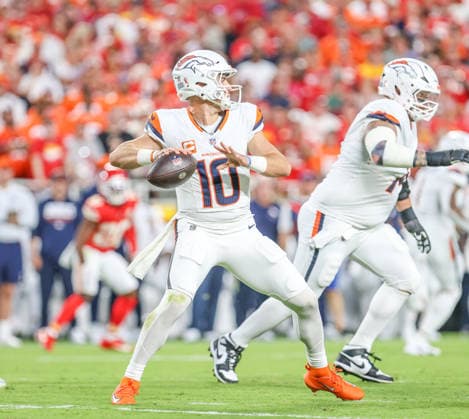 Sep 14, 2026: Denver Broncos quarterback Bo Nix (10) looks to pass in the 1st quarter against the Kansas City Chiefs in Kansas City, MO, USA; at Arrowhead Stadium. Mandatory Credit: -Cal Media Kansas City USA - ZUMAc04_ 20260914_zma_c04_109 Copyright: xRomanxPunox