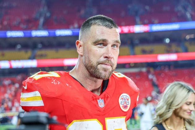 Sport Bilder des Tages #2 Sep 14, 2026: Kansas City Chiefs tight end Travis Kelce (87) walks off the field after an interview in Kansas City, MO, USA; at Arrowhead Stadium. Mandatory Credit: -Cal Media Kansas City USA - ZUMAc04_ 20260914_zma_c04_134 Copyright: xRomanxPunox