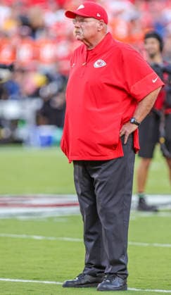 Sep 14, 2026: Kansas City Chiefs head coach Andy Reid looks on during warm up against the Denver Broncos in Kansas City, MO, USA; at Arrowhead Stadium. Mandatory Credit: -Cal Media Kansas City USA - ZUMAc04_ 20260914_zma_c04_124 Copyright: xRomanxPunox