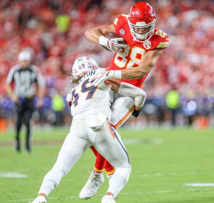 Sep 14, 2026:Kansas City Chiefs tight end Jake Briningstool (88) gets tackled by Denver Broncos inside linebacker Alex Singleton (49) in Kansas City, MO, USA; at Arrowhead Stadium. Mandatory Credit: -Cal Media Kansas City USA - ZUMAc04_ 20260914_zma_c04_128 Copyright: xRomanxPunox